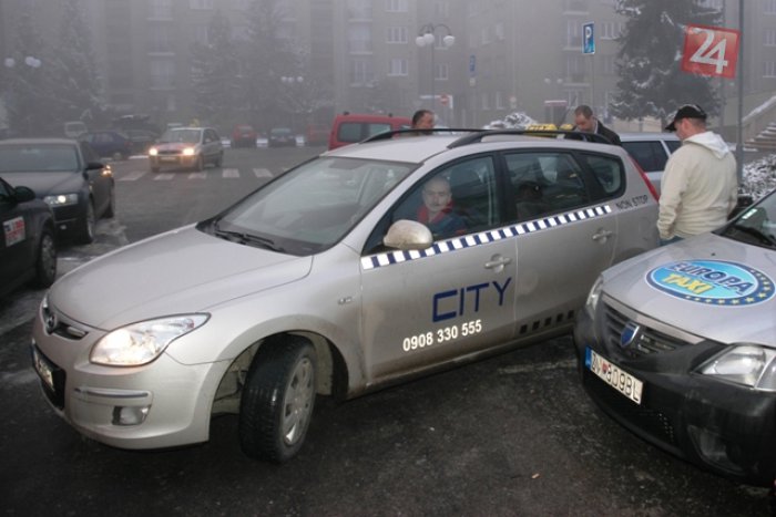 Ilustračný obrázok k článku Zmätok so záchrankami: Taxikár potreboval pomoc, dispečer poslal dve sanitky